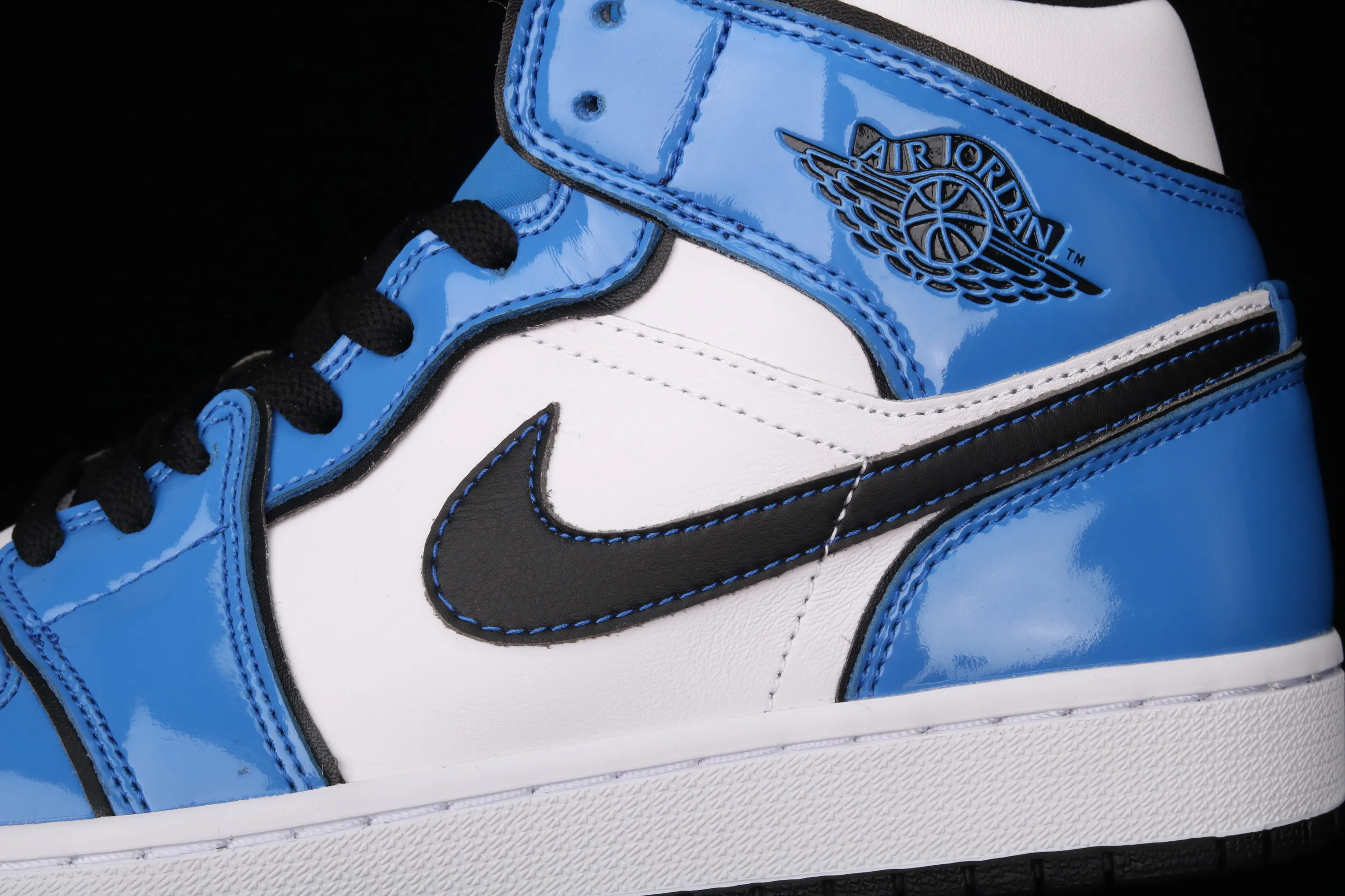 All categories Air Jordan Jordan series basketball shoes Air Jordan 1 Mid Air Jordan 1 Mid AJ1 Joe 1 patent leather white and blue Zhongbang basketball shoes DD6834-402